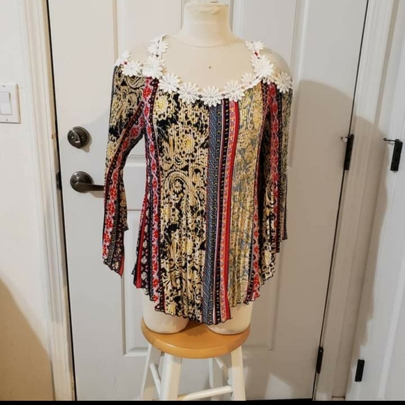 Melissa Paige Tops - Melissa Paige size Medium